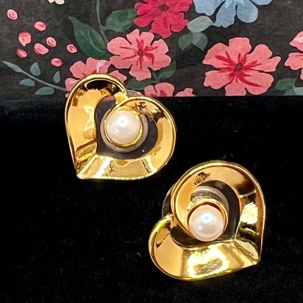SALE 3/$20**Avon Change of Heart Interchangeable Earrings